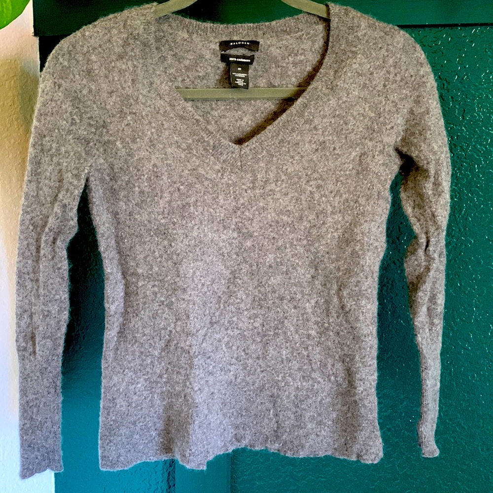 Halogen grey v-neck cashmere sweater